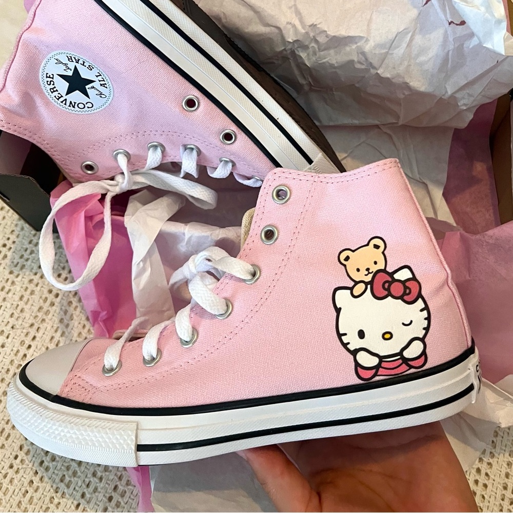 NWT Kids Hello Kitty Sanrio Pink Converse